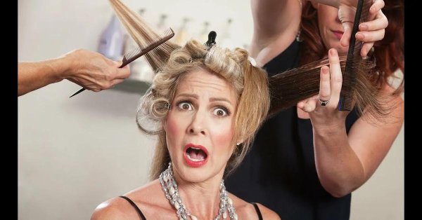 уставший парикмахер