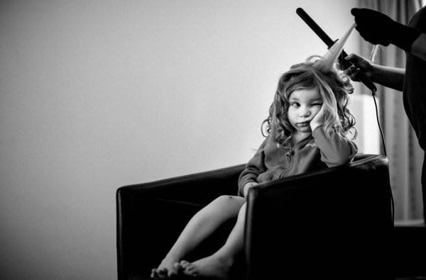 уставший парикмахер