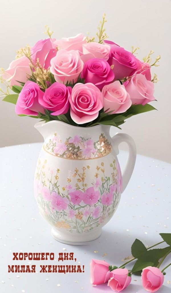 розовые розы в вазе