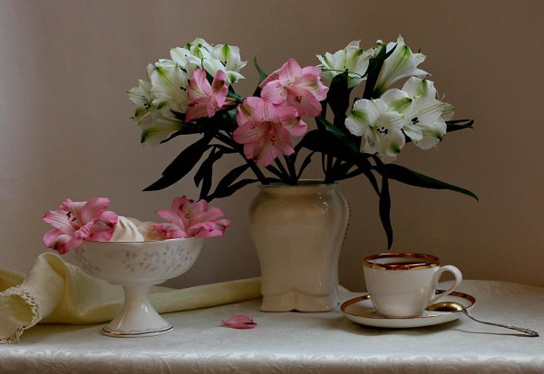 бузин букет белых лилий