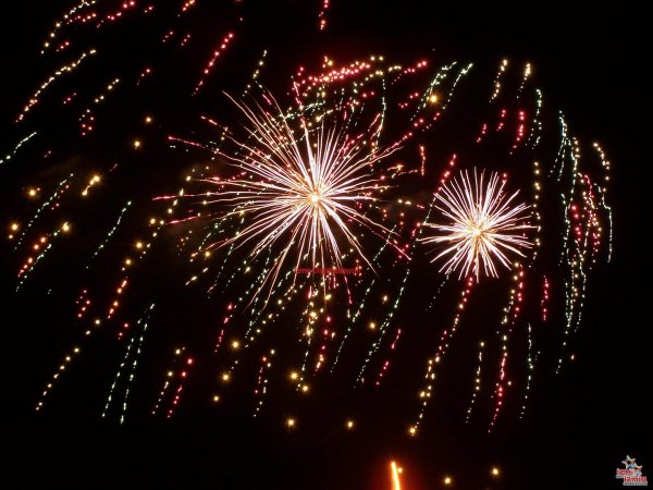 поздравляем салют