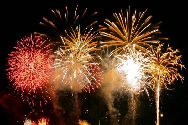 праздничный фейерверк