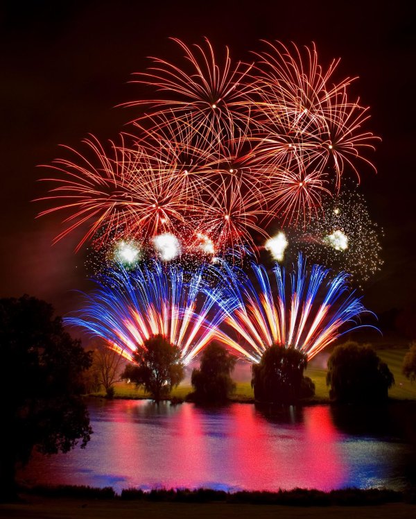 праздничный фейерверк