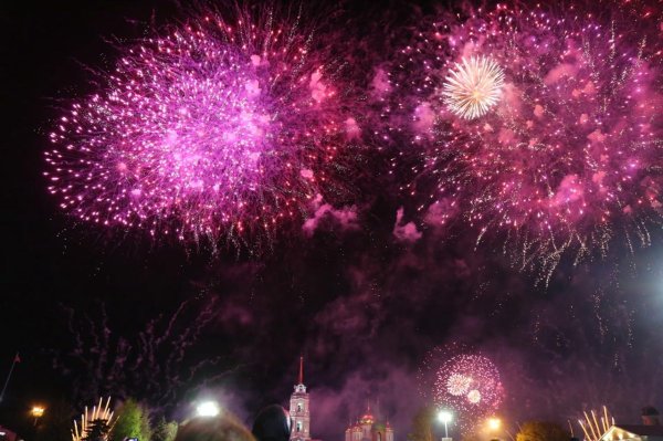 праздничный фейерверк