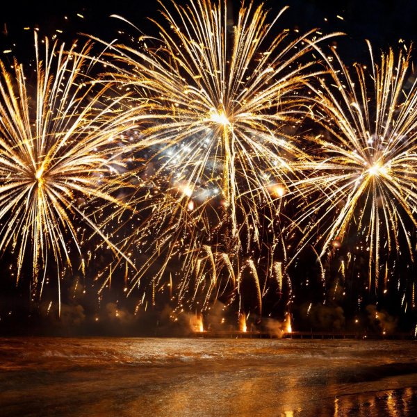 Салют с днем рождения