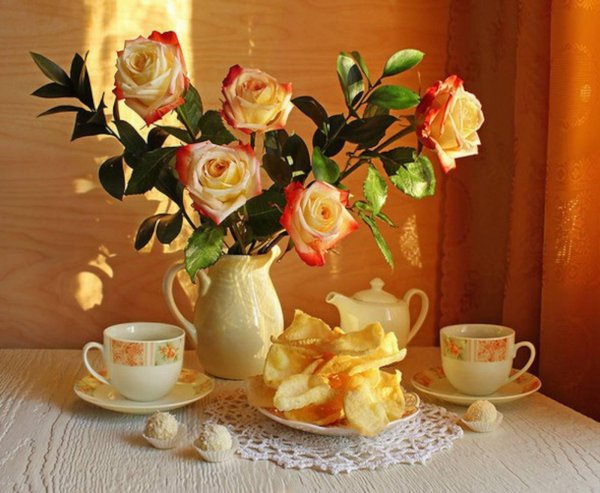 розы натюрморт