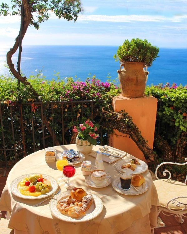 завтрак у моря