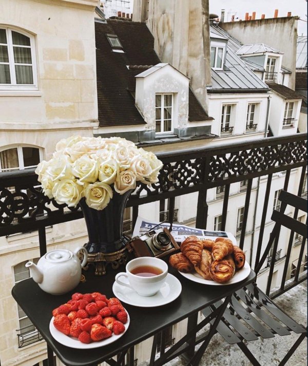 завтрак на балконе