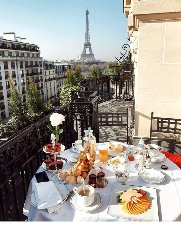 париж plaza athenee вид на эйфелеву