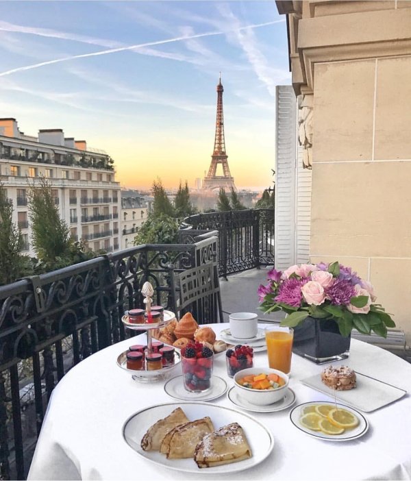 завтрак в париже