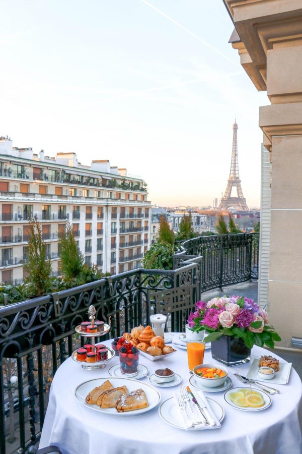 париж plaza athenee вид на эйфелеву