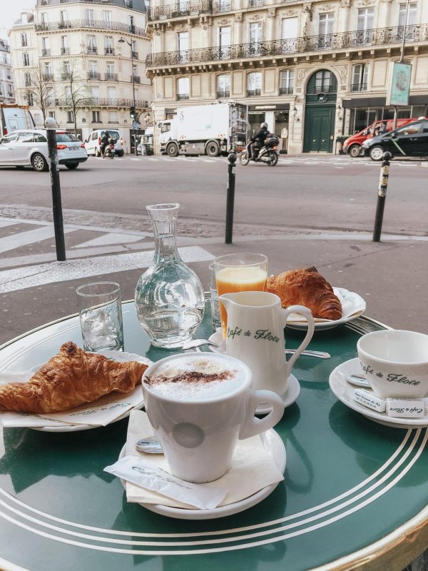 франция круассаны кафе