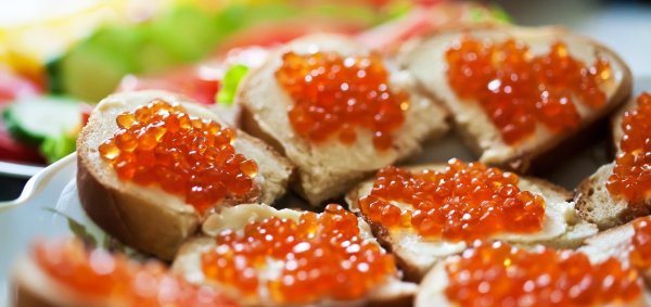 красивые бутерброды с красной икрой
