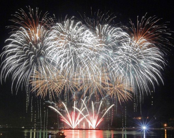 салют красивый