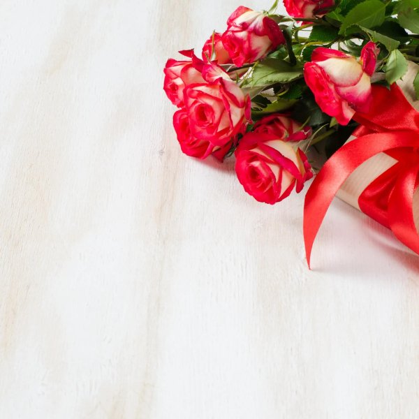 розы в подарок