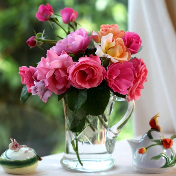 цветок в вазе