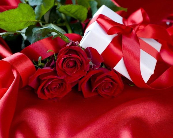 розы в подарок