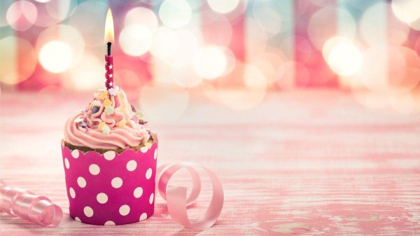 пирожное со свечкой