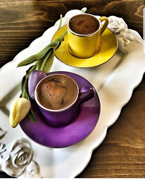 кофе в фиолетовой чашке