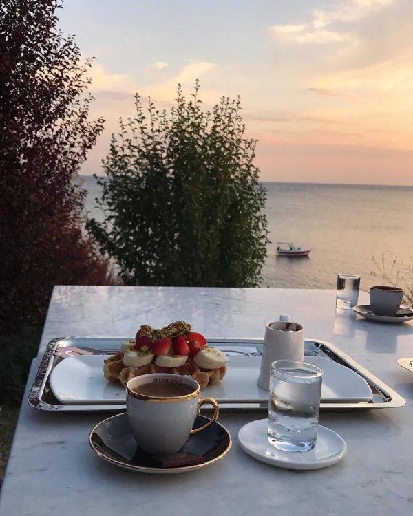 завтрак у моря