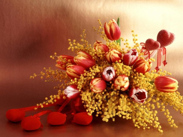 букет тюльпанов и мимозы