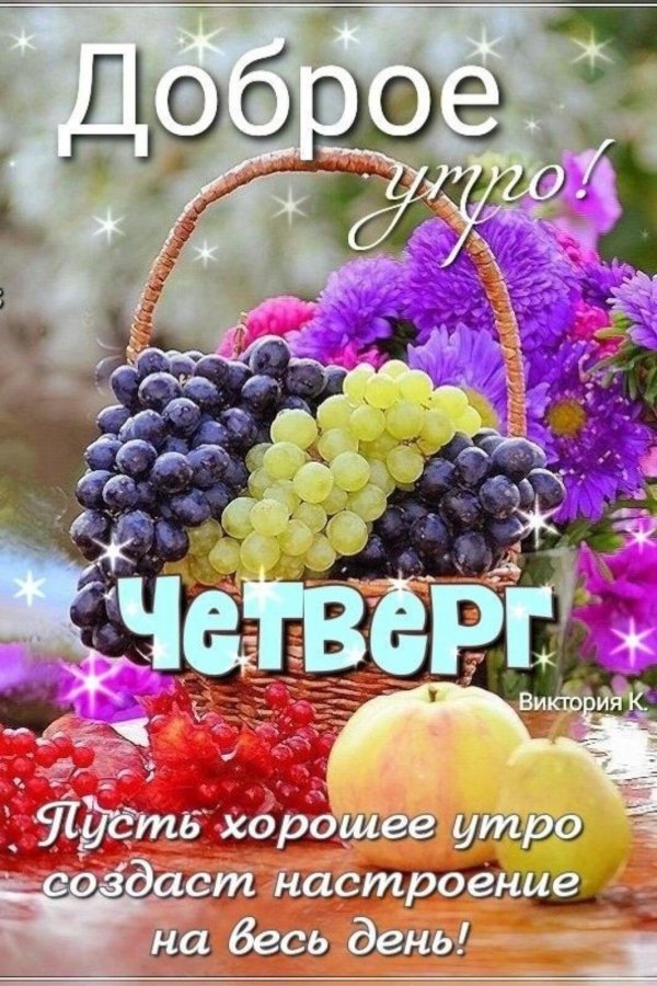 цветы и фрукты на столе