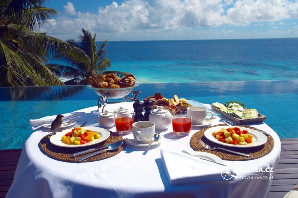 столик у моря