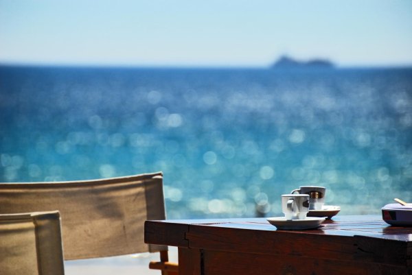 столик у моря