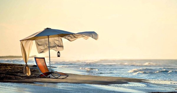 зонтик на пляже