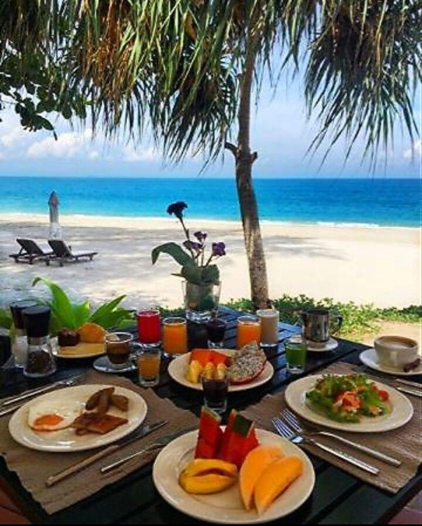 столик у моря