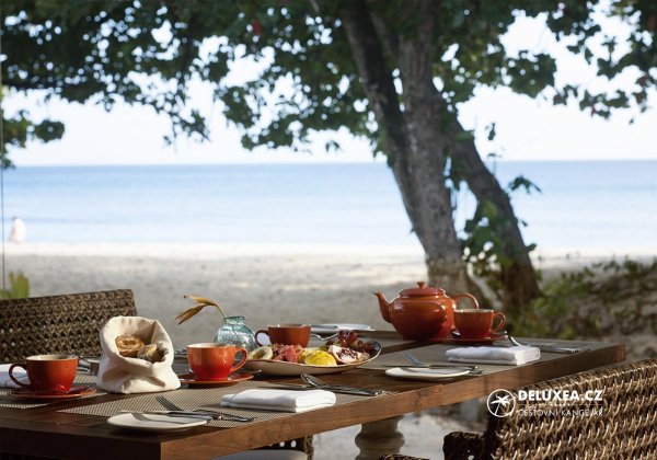 красивый завтрак с видом