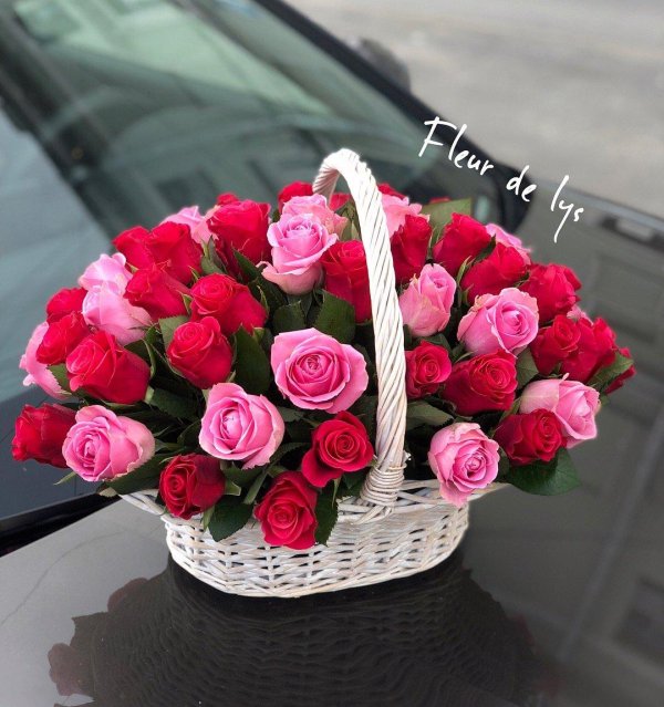 розы в корзинке
