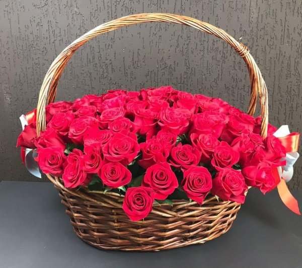 большая корзина роз