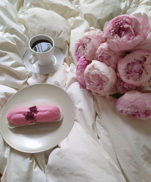 эклер малиновый