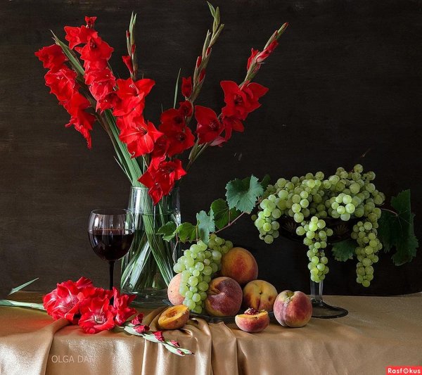 гладиолусы в вазе