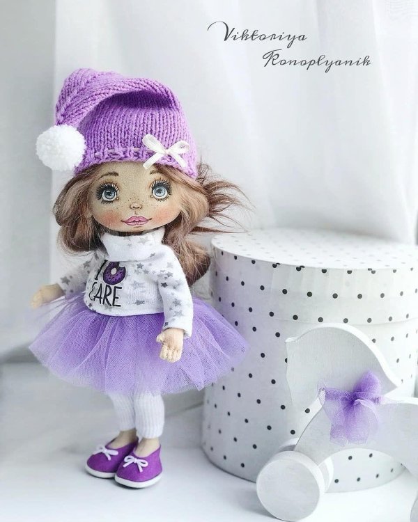 интерьерная кукла сиреневая