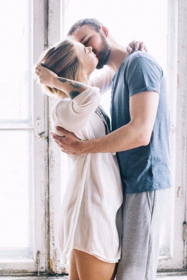 нежное объятие