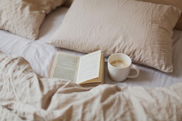 кровать утром