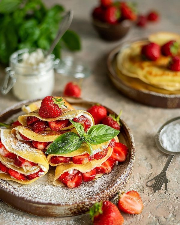 блинчики с клубникой