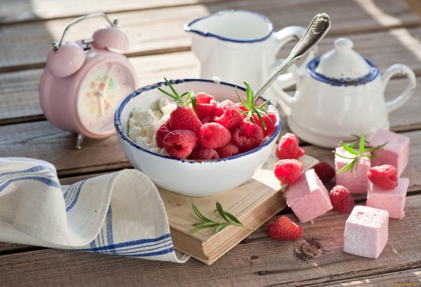 натюрморт со сладостями