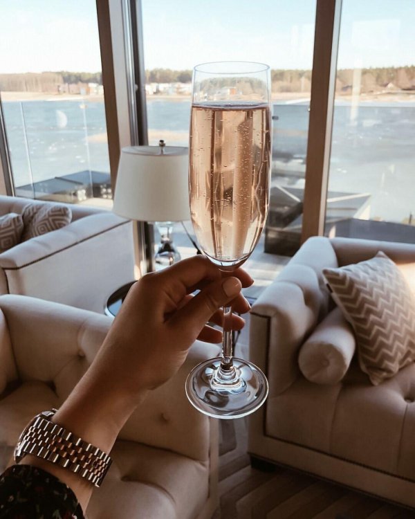 бокал шампанского