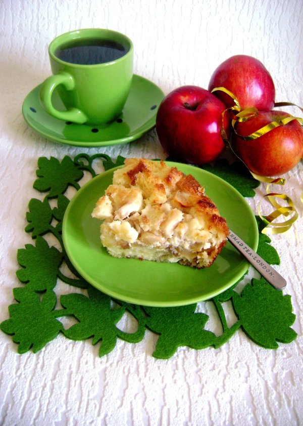 шарлотка яблочная