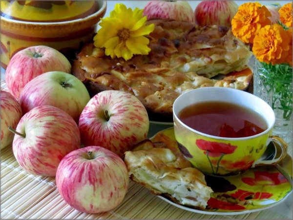 чай с пирогом