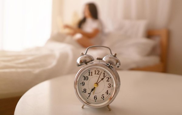 красивый будильник