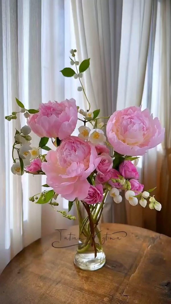 букет нежных пионов