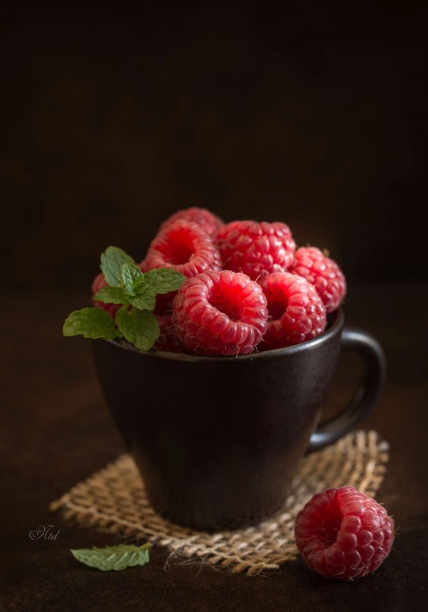 малина в чашке