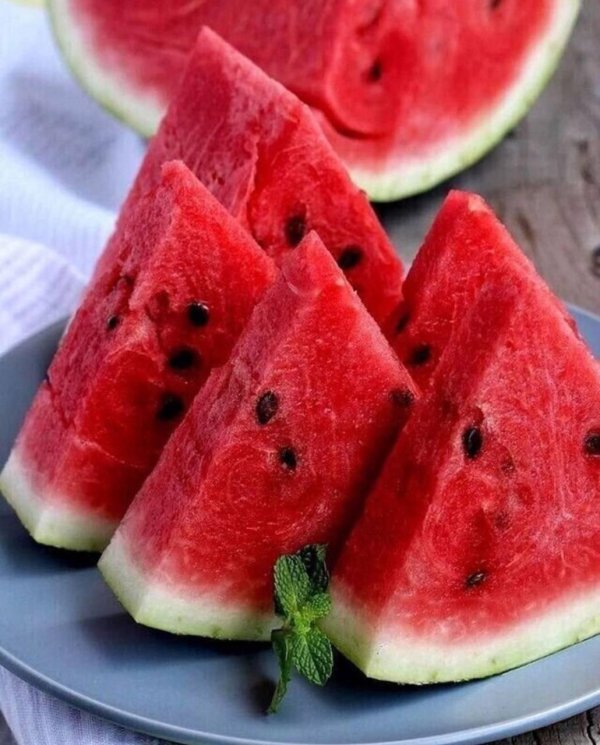 разрезанный арбуз