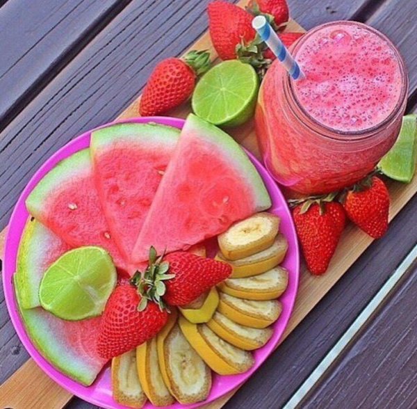 клубнично арбузный смузи