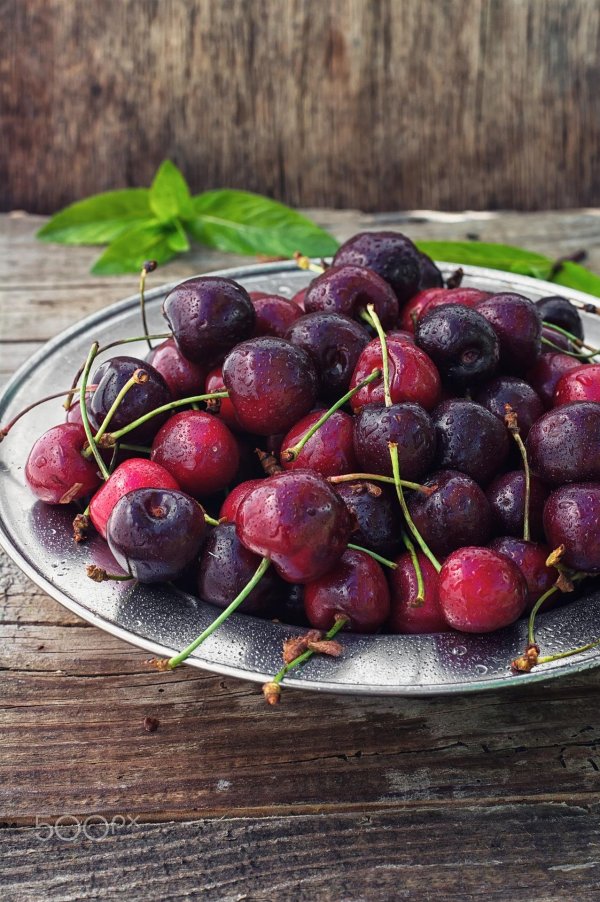 спелая вишня