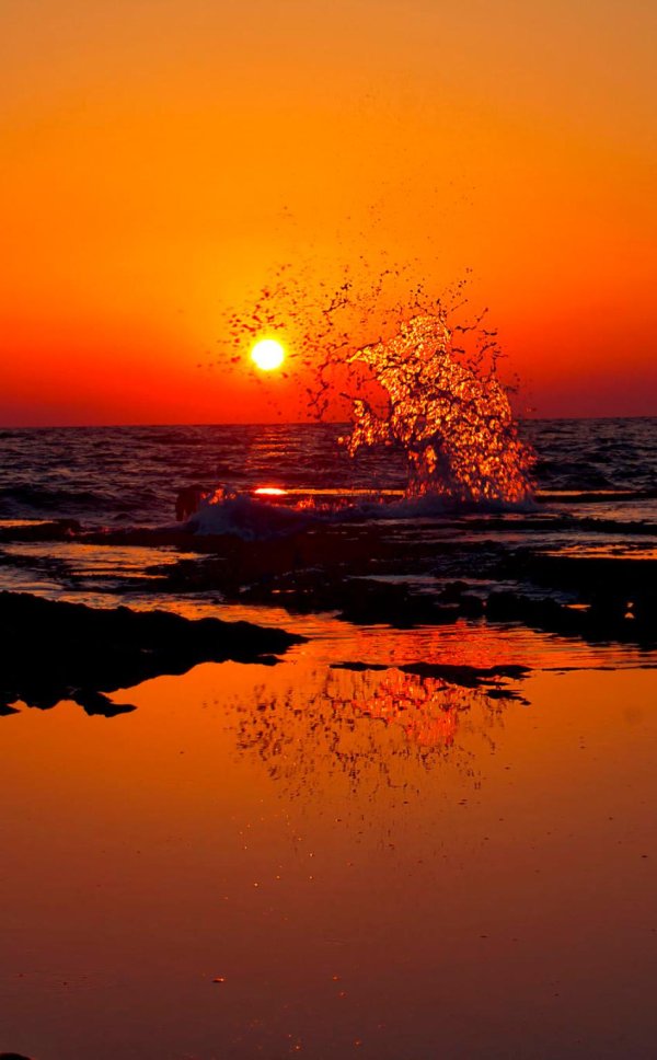 закат над водой